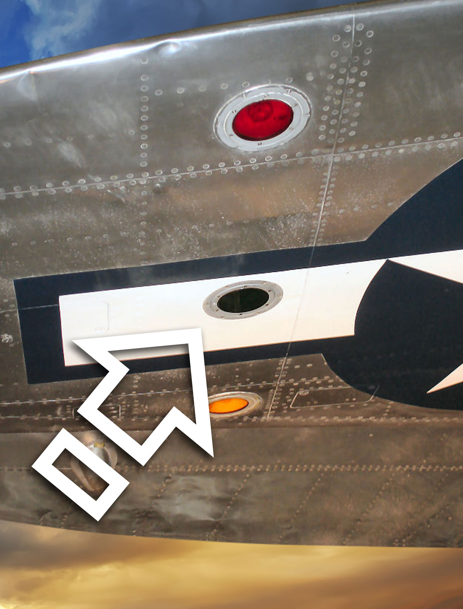 P-47 THUNDERBOLT, WWII GREEN WINGTIP RECOGNITION LIGHT